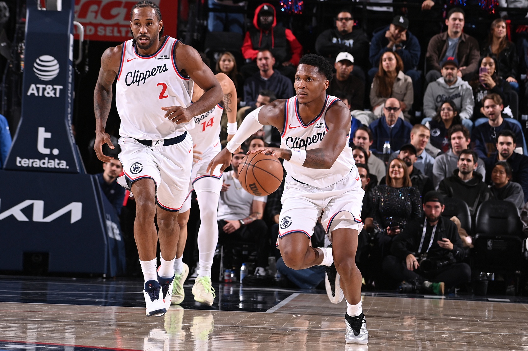 开云团队-即将追上勇士？ESPN明日胜率预测：快船高达79.4% 步行者20.6%