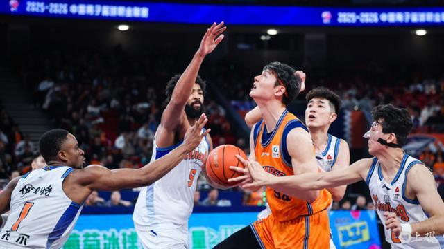 开云分部-上海男篮力克新疆队，收获联赛两连胜