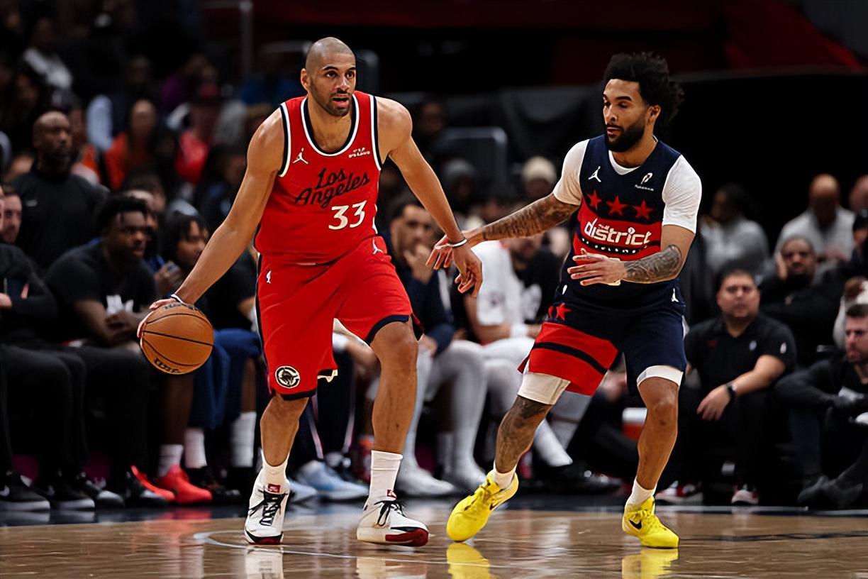 开云官方-近段时间的状态真是太差了，快船还得减少锋线老将的出场时间？